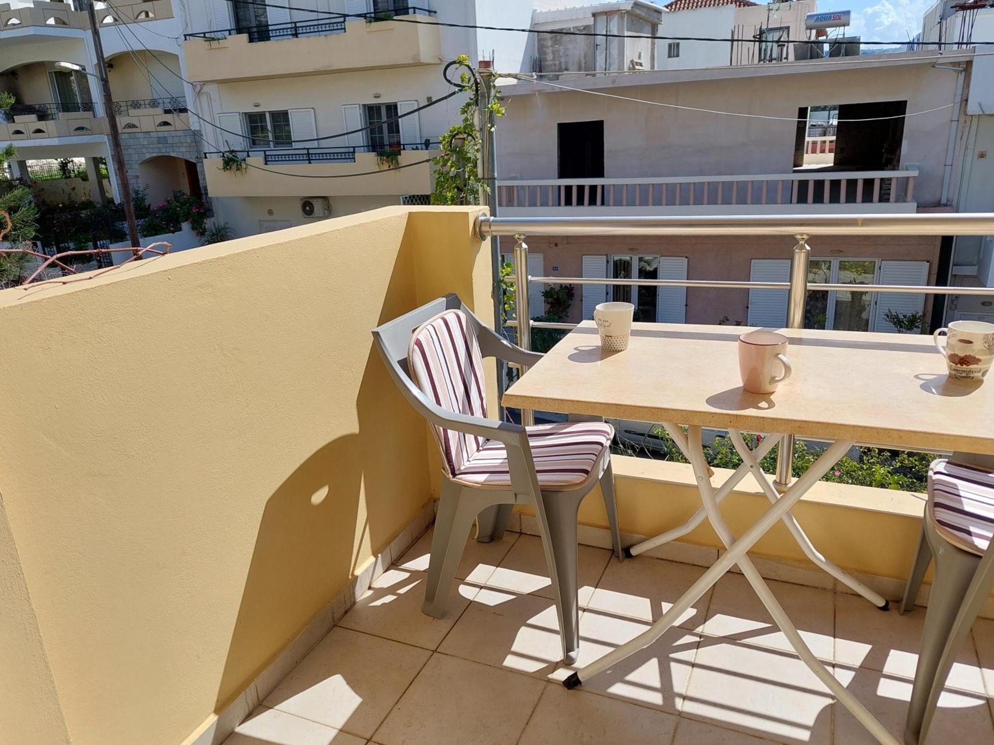 Georgia'S Family Apartment 이라클리온 외부 사진